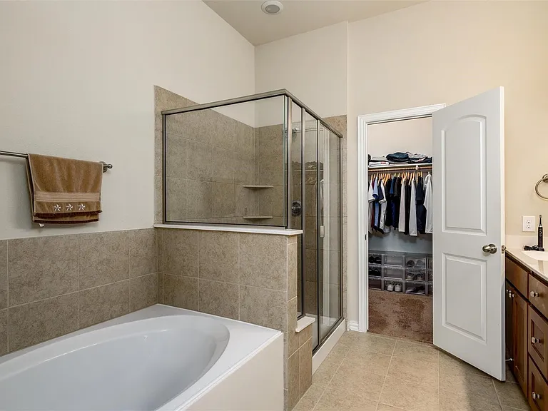 2559 Adam Ln — Photo 15