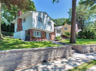 135 Bay Driveway, Manhasset, NY 11030