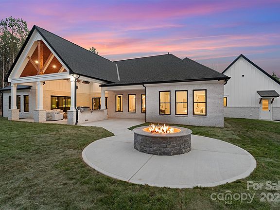 4th image of 515 Deanne Dr