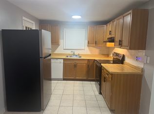 2 McDonald Ave, Cromwell, CT 06416