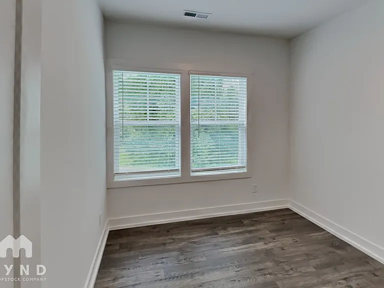 1027 Trembeth Dr — Photo 10