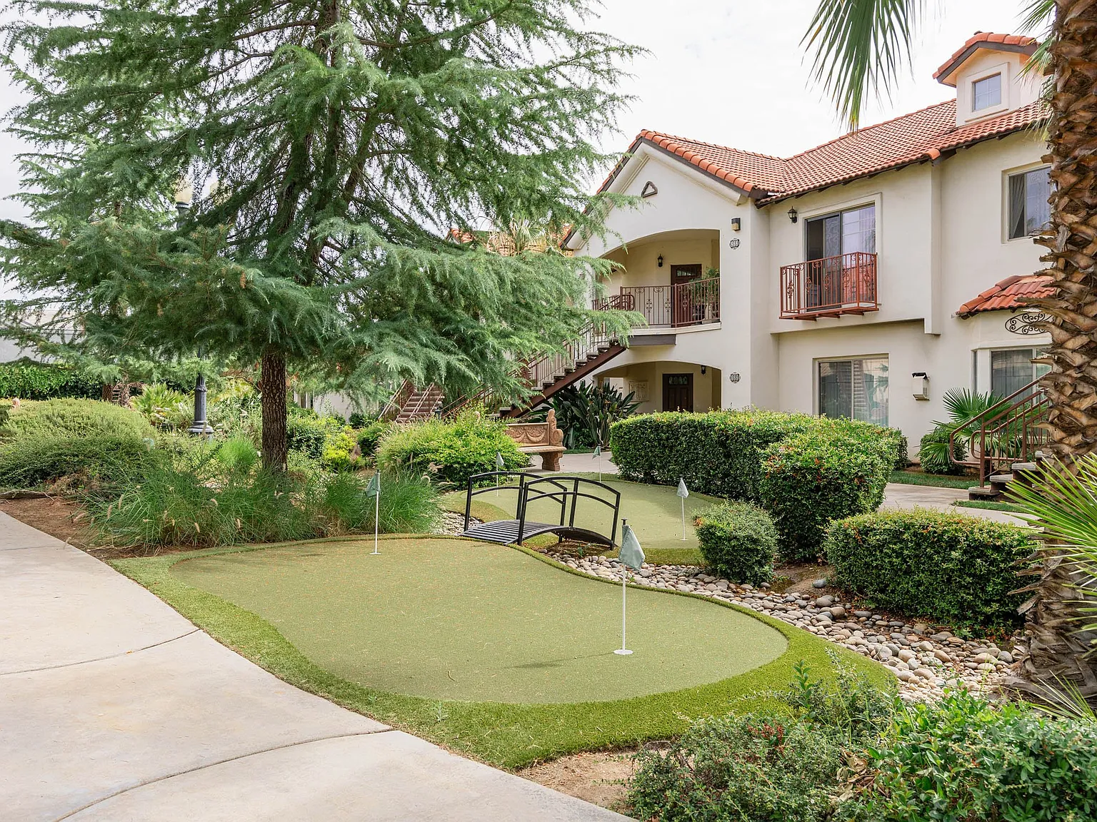 Dominion Courtyard Villas — Photo 4