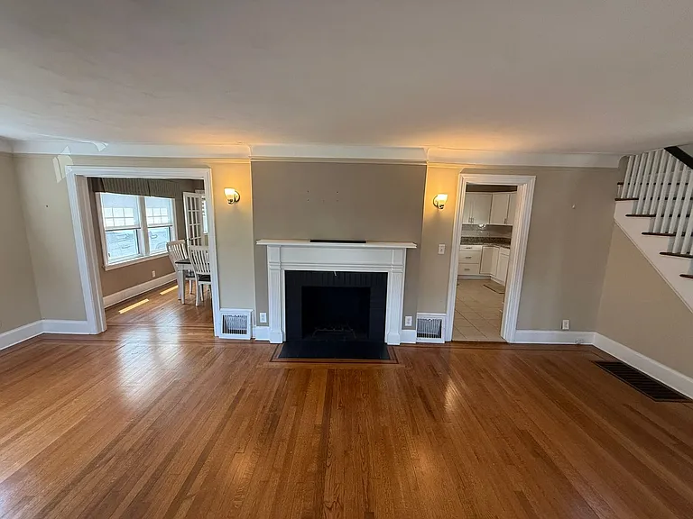 503 Commonwealth Ave — Photo 5