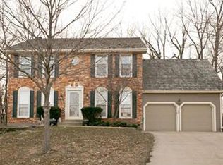 127 NE Wood Glen Ln, Lees Summit, MO 64064