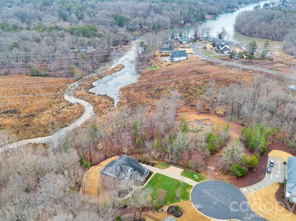 663 Highland Ridge Point, Lake Wylie, SC 29710