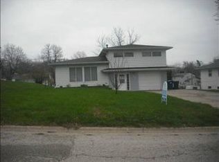 151 Valley Rd, Waterloo, IA 50701