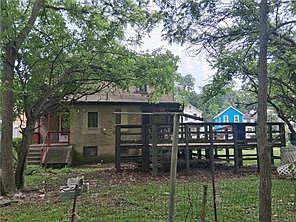2nd image of 909 McLaughlin Run Rd