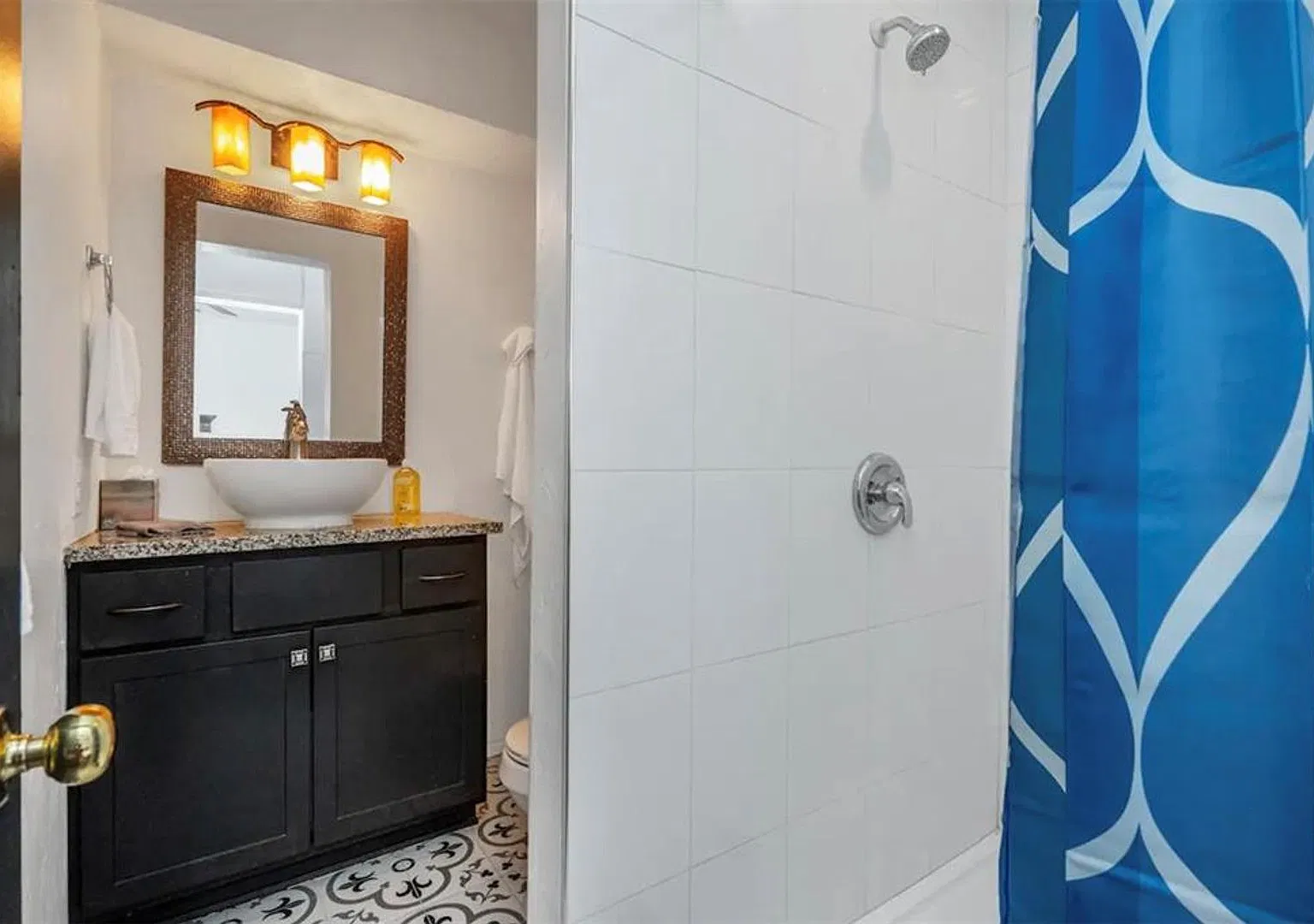 Adorable duplex + Heart of OKC + Close to entertainment + restaurants — Photo 4