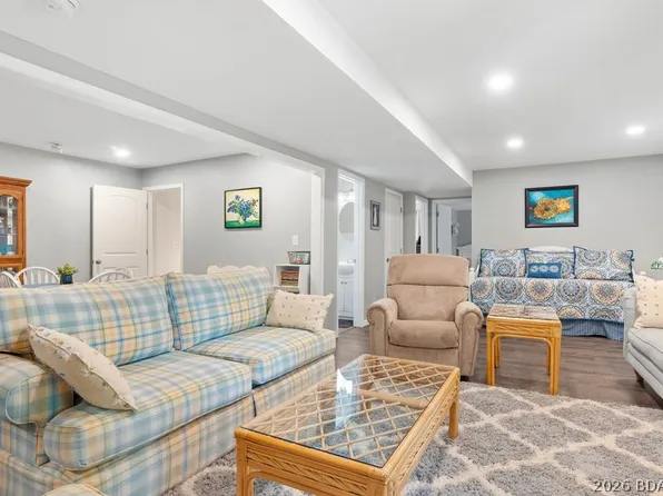 191 Park Place Dr, Kaiser, MO 65047