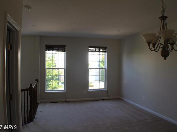 4th image of 46044 Gooseneck Dr