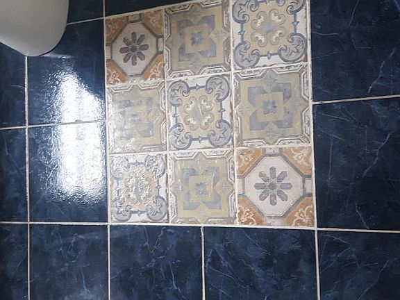 mosaic insert in bathroom