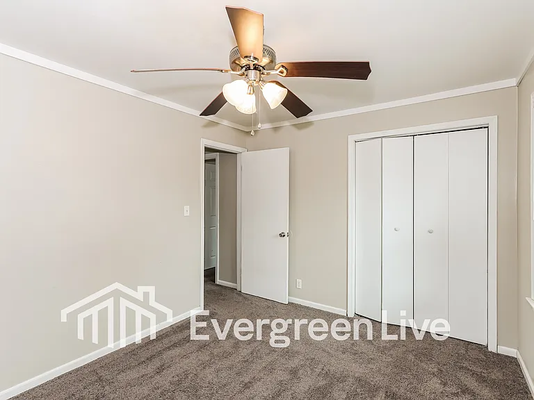 2140 Balfour St — Photo 5