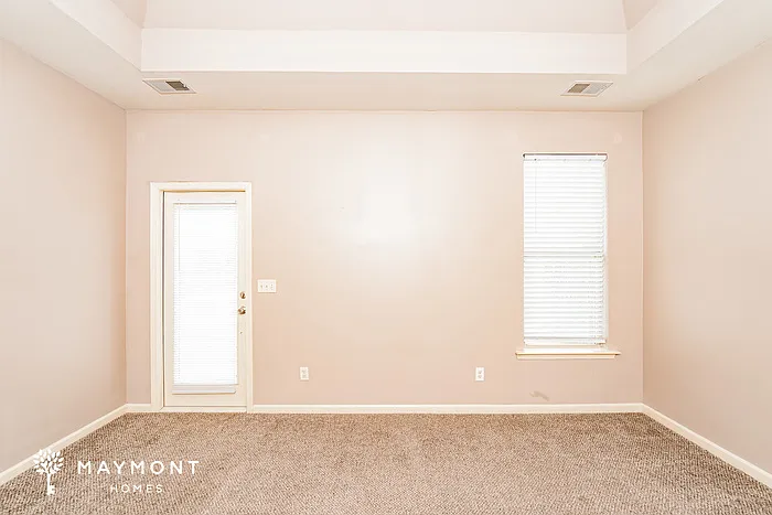 1104 Washington Dr — Photo 6