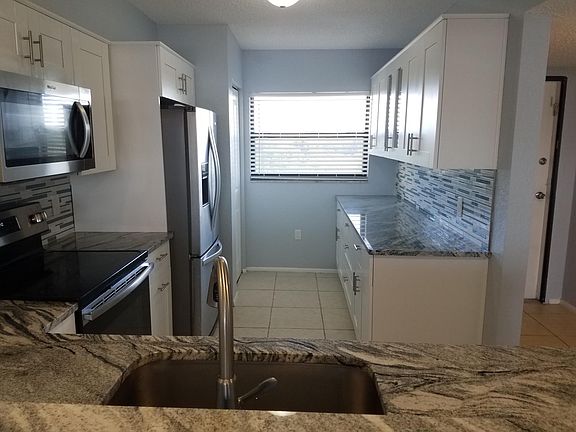 3rd image of 1000 Cove Cay Dr Unit 6B