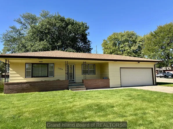 1704 Idlewood Ln, Grand Island, NE 68803