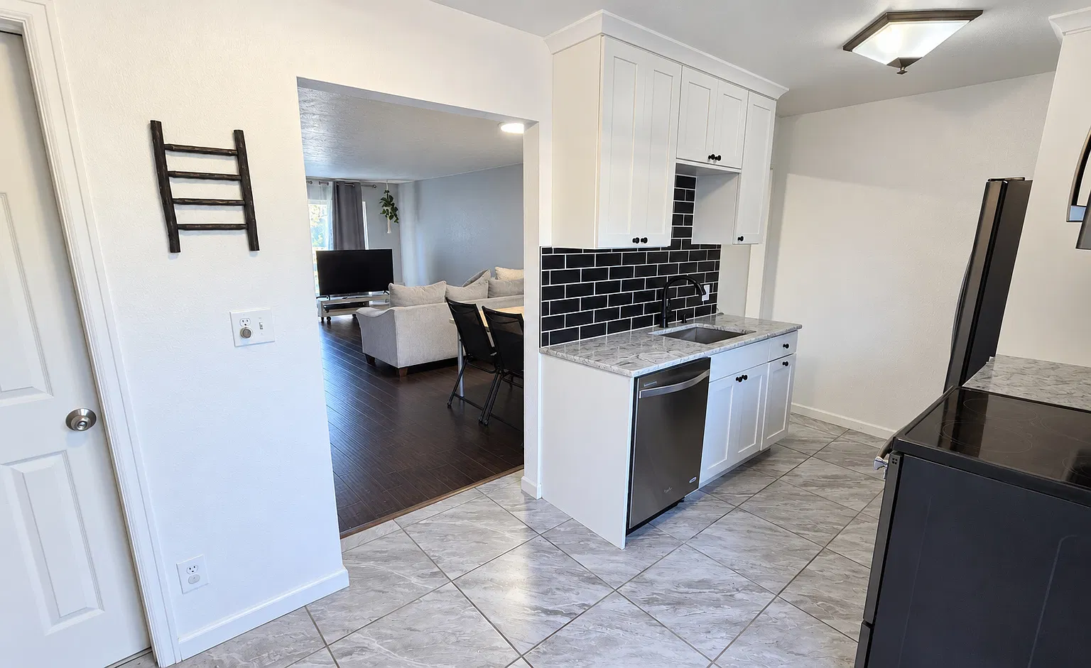 3 bed, 2.5 bath, $2,400 — Photo 1