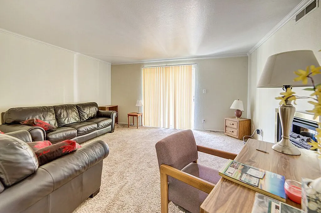 4 bed, 1408 sqft, $485 — Photo 2
