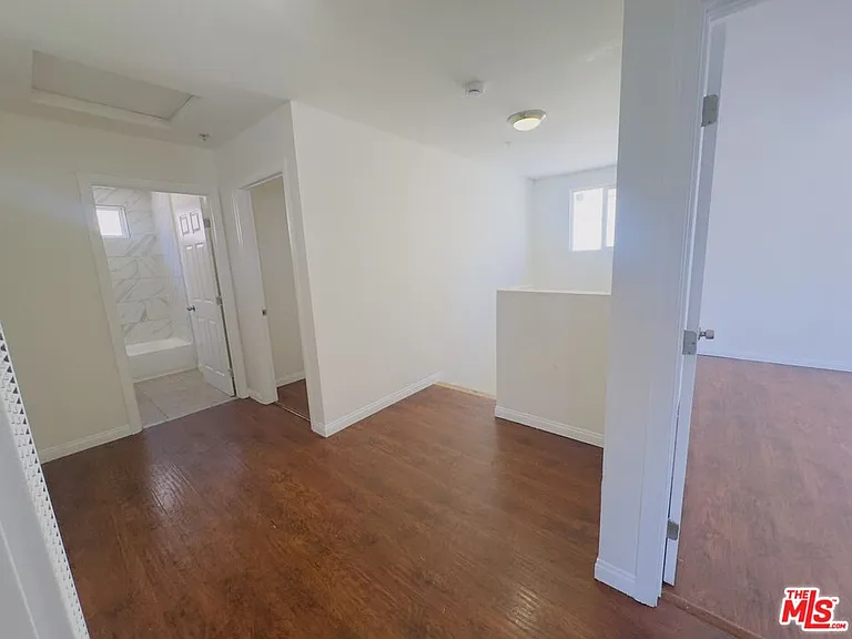 10605 Avalon Blvd — Photo 30