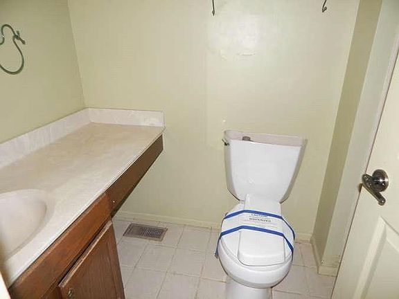 4th image of 2220 Kensington Dr