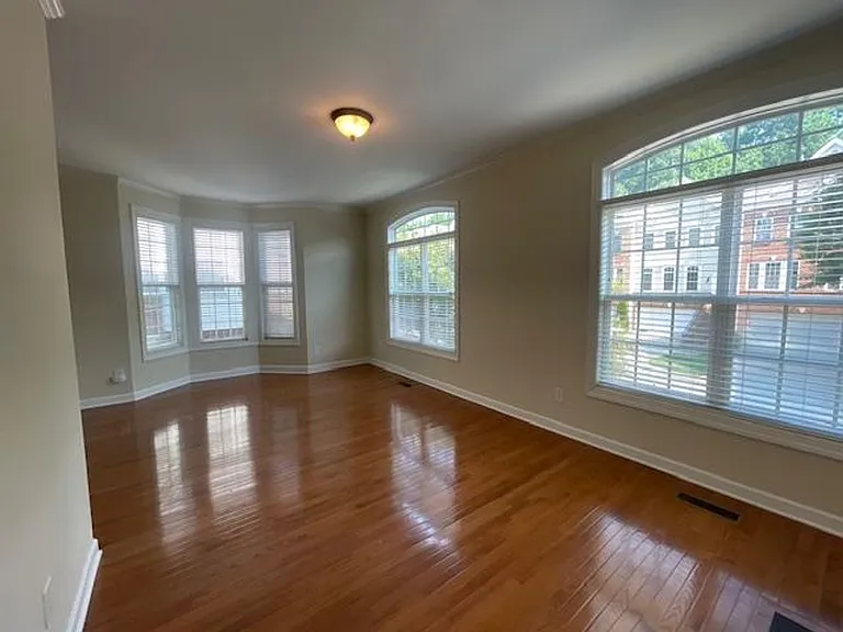3513 Edgemont Dr — Photo 14