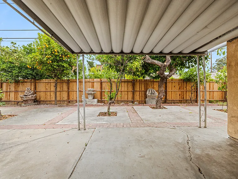 18418 Sylvan St — Photo 17