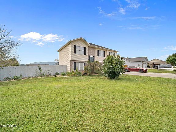 2nd image of 558 Hills Gate Cir
