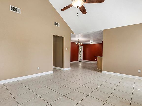 5th image of 6819 Oakhurst Dr