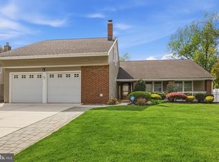 17 Palmetto Ave, Marlton, NJ 08053