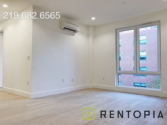 5th image of 961 Willoughby Ave #325
