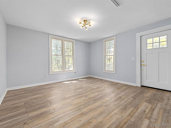 5th image of 410 Glover Ave