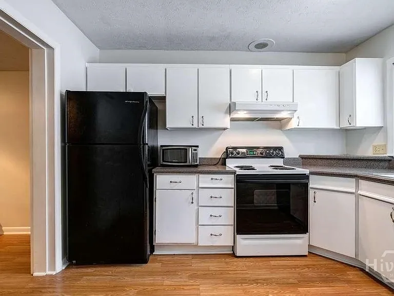 108 Fernbanks Ct — Photo 12