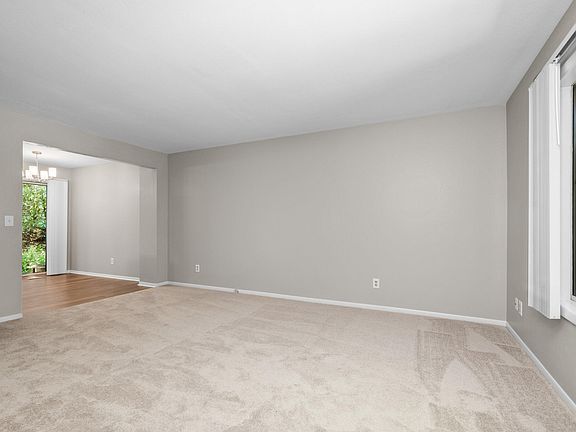 4th image of 2977 Englewood Ave SE