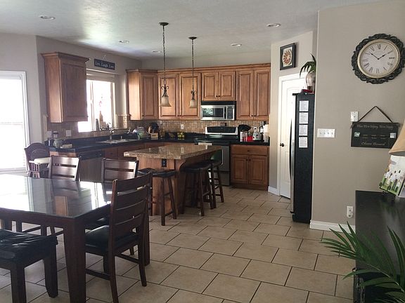Large, upgraded kitchen