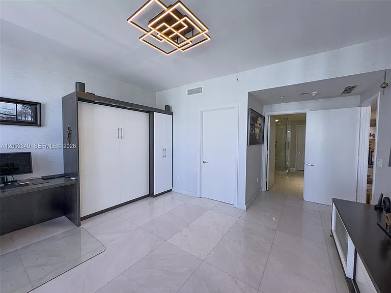 17111 Biscayne Blvd #1705 — Photo 32