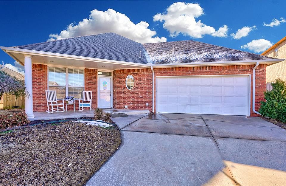 1st image of 504 SW 124th Pl