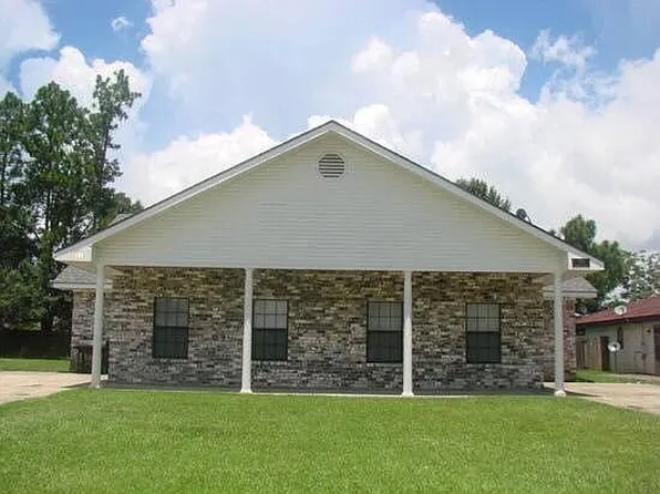 1018 Timberwood Ln, Picayune, MS 39466