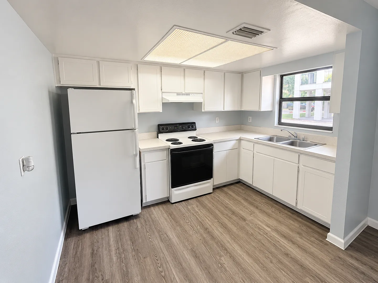 519 Morgan Apt 4 — Photo 4