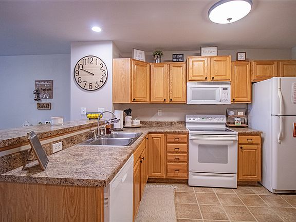 3rd image of 4762 Foxtail Ct