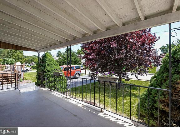 3rd image of 419 Garfield Ave