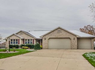 312 Spicewood Ct, Wrightstown, WI 54180