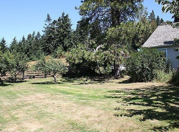 3rd image of 3967 S Camano Dr