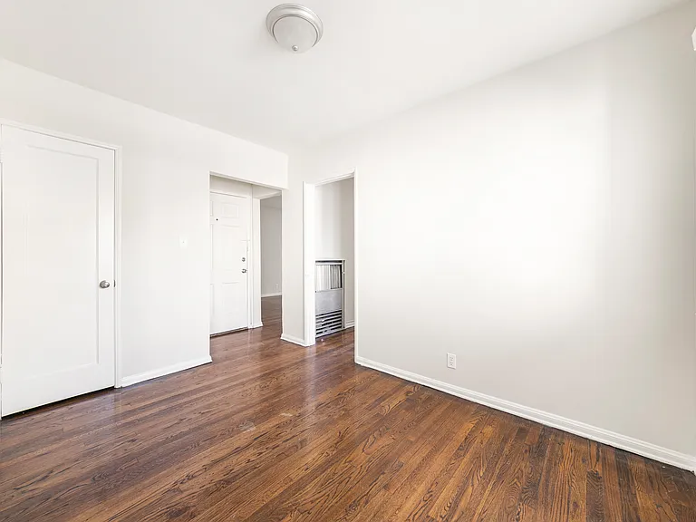 11218 Morrison St #6 — Photo 5
