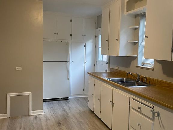 3rd image of 769 N Glencoe St #1