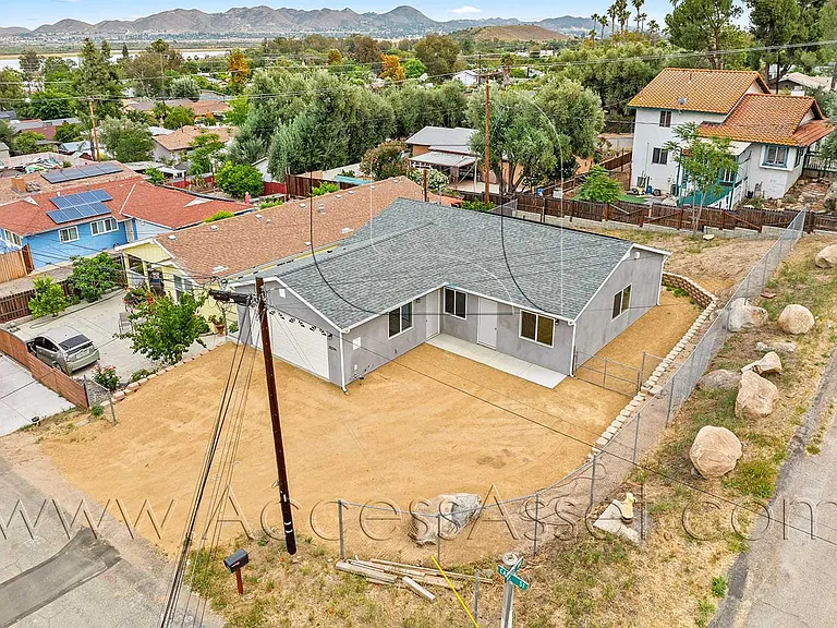 33296 Case St — Photo 3
