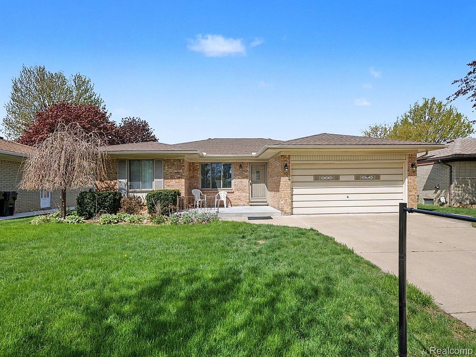 1st image of 39629 Edgemont Dr