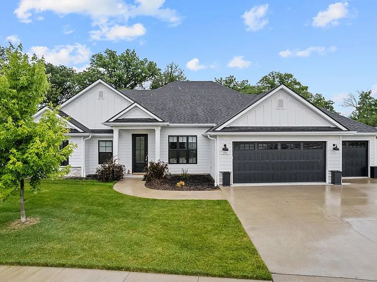 1116 Shore Acres Loop — Photo 1