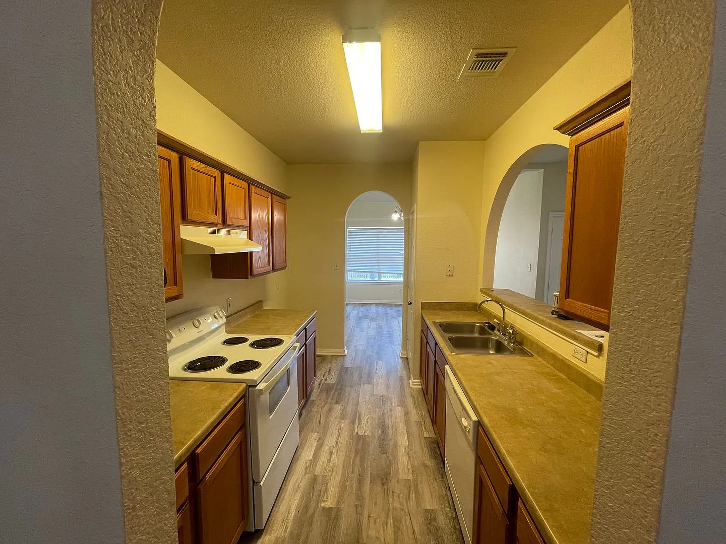 3 bed 2 bath single family home — Photo 3