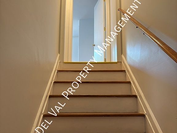 5th image of 2427 N 10th St Floor 2