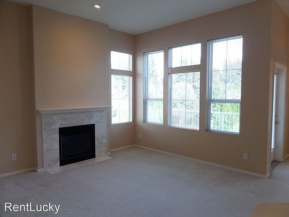 4th image of 23771 SE Summerhill Ln