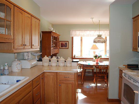 3rd image of 17 Wildwood Est